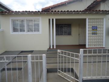 Alugar Casa / Padrão em Barretos. apenas R$ 2.000,00
